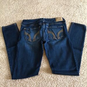 Hollister dark wash jeans💙